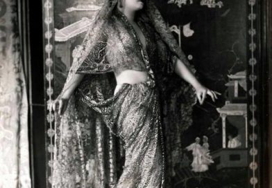Arabic body language, Social context & History of belly dance in the Middle East 